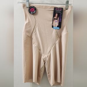Maidenform Shapewear Shorts in Nude